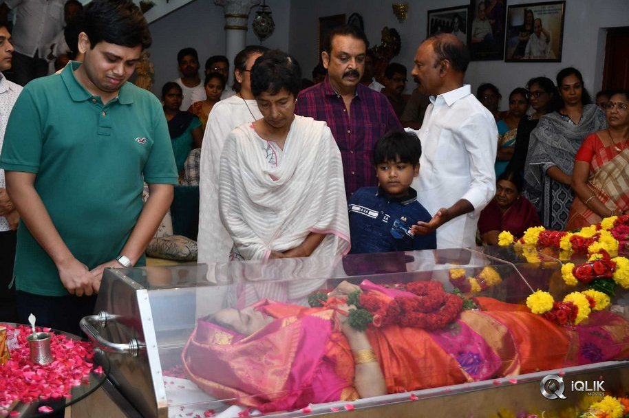 Celebrities-Pay-Homage-to-Vijaya-Nirmala-Garu